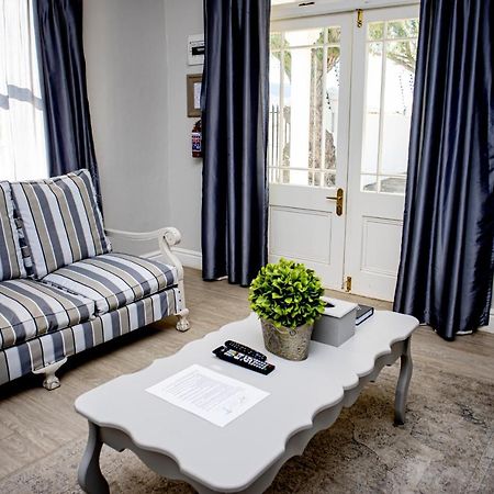 French Karoo Guesthouse Beaufort West Dış mekan fotoğraf