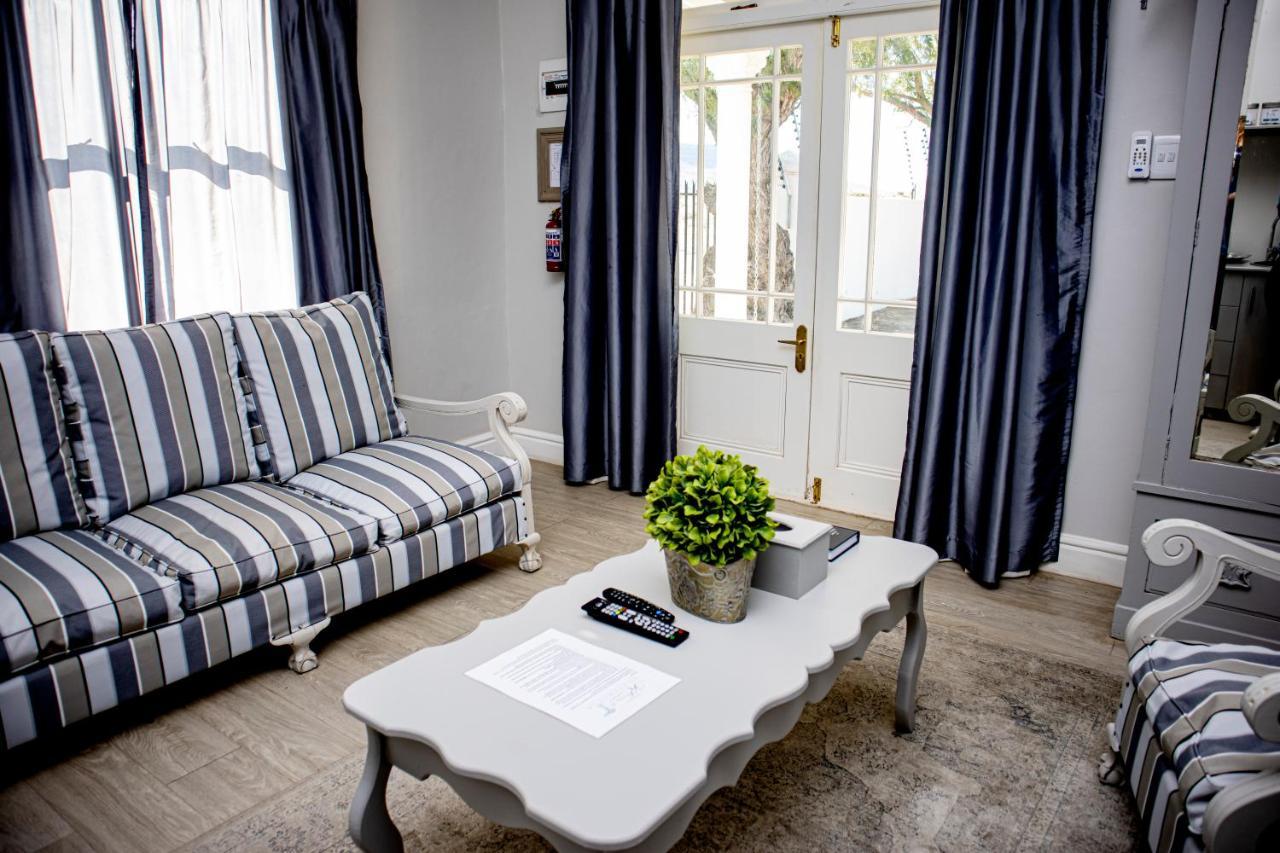 French Karoo Guesthouse Beaufort West Dış mekan fotoğraf