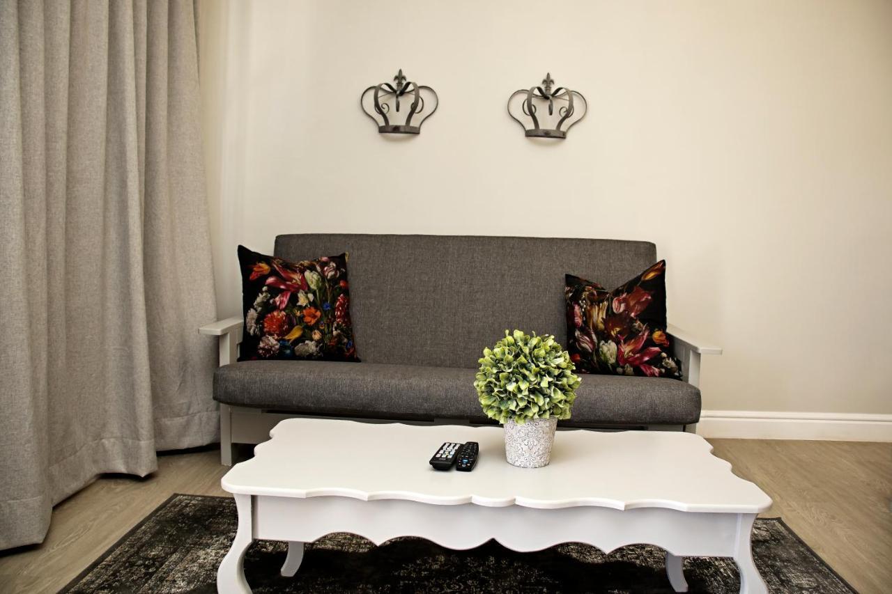 French Karoo Guesthouse Beaufort West Dış mekan fotoğraf