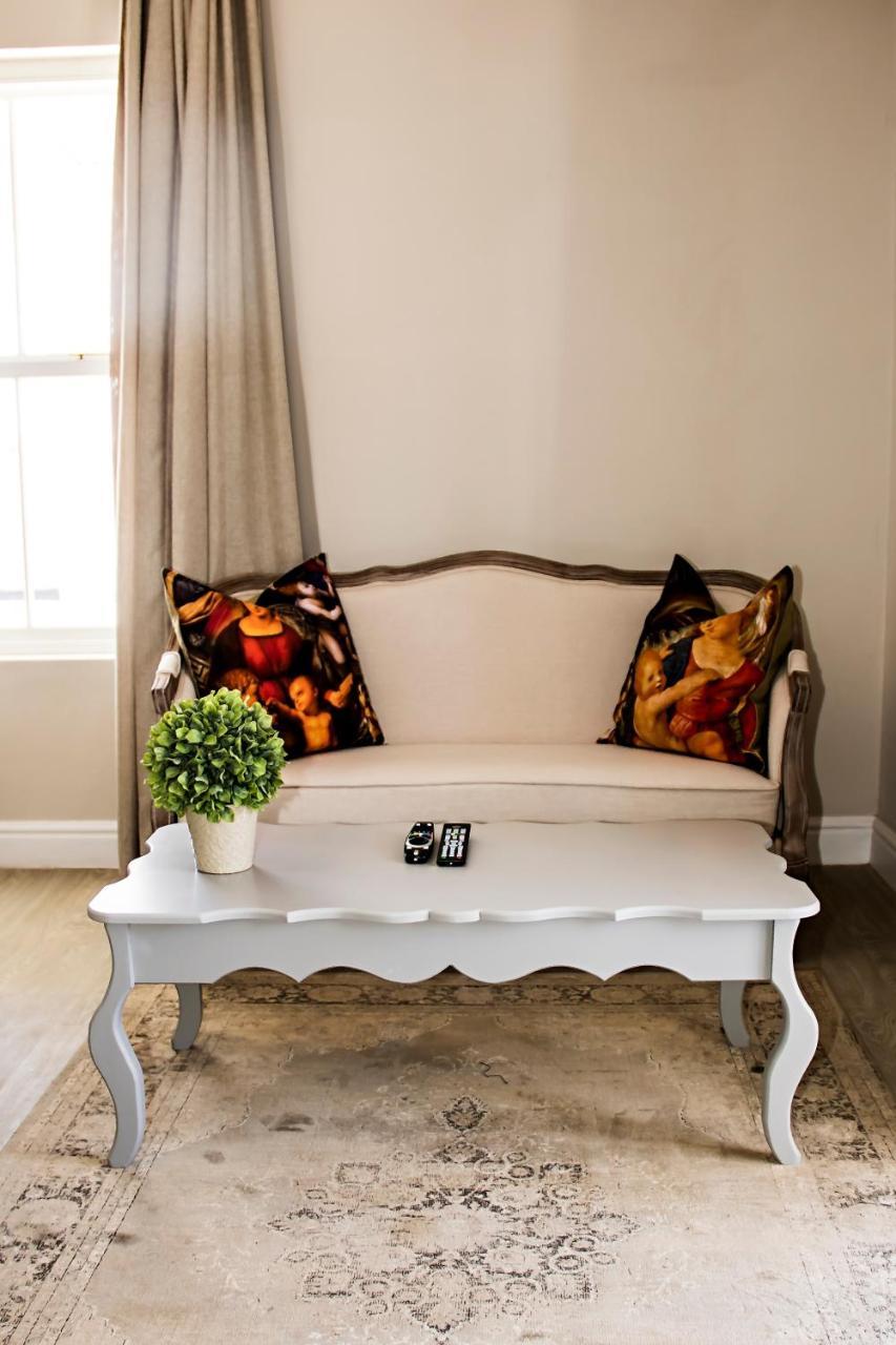 French Karoo Guesthouse Beaufort West Dış mekan fotoğraf