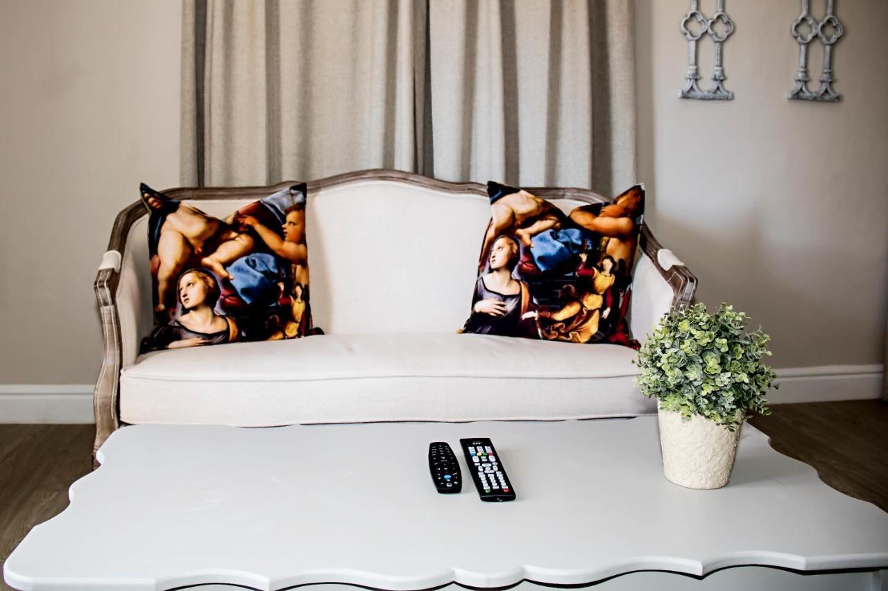 French Karoo Guesthouse Beaufort West Dış mekan fotoğraf