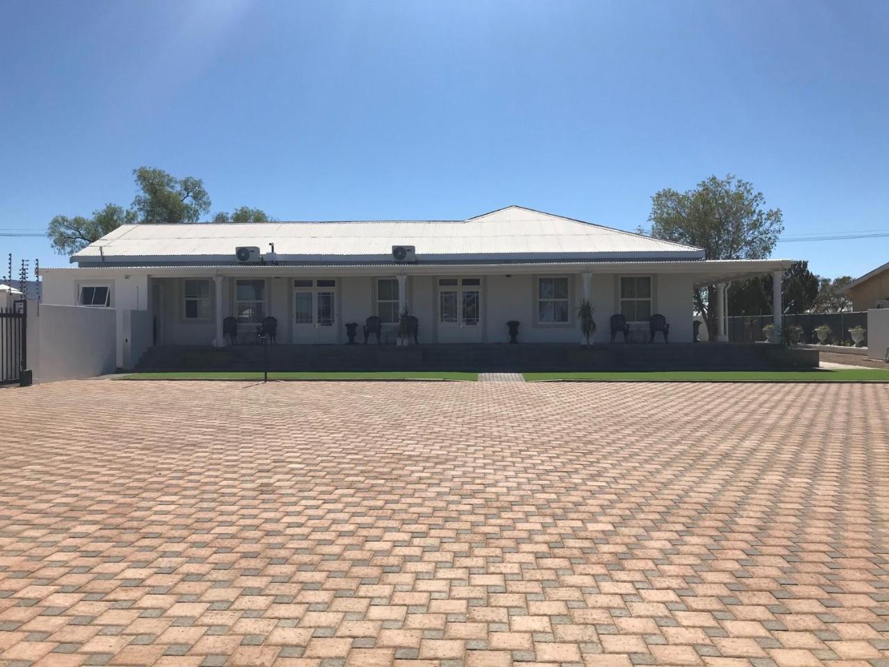 French Karoo Guesthouse Beaufort West Dış mekan fotoğraf